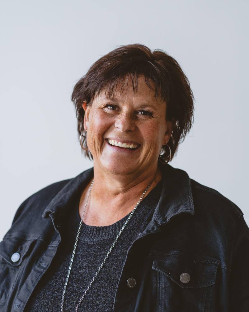 Sandi Keujer, Business Manager · Red Door YQL